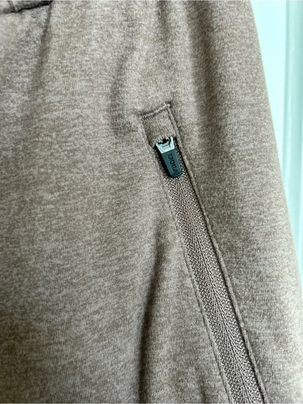 Vuori Men's Dark Brown Drawstring Joggers
